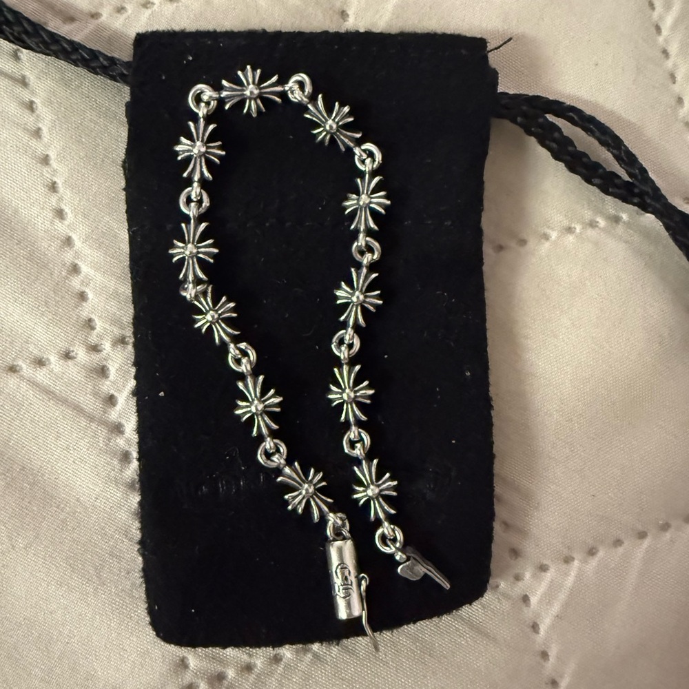 Tiny E Bracelet